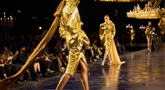 Saint Laurent Printemps-Été 2027 : Anthony Vaccarello voit tout en or