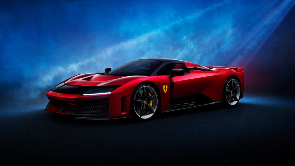 Les 10 Ferrari modernes les plus désirables en 2026 : Ferrari F80 rouge vue de trois-quarts avant sur fond bleu sombre