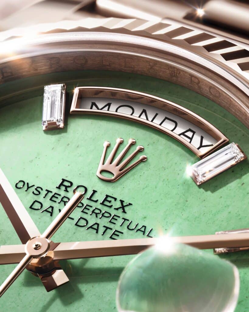Détail du cadran vert d’une Rolex Day-Date 40 avec index sertis de diamants