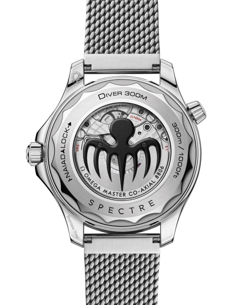 Fond du boîtier de l'Omega Seamaster Diver 300M Spectre avec son motif pieuvre.