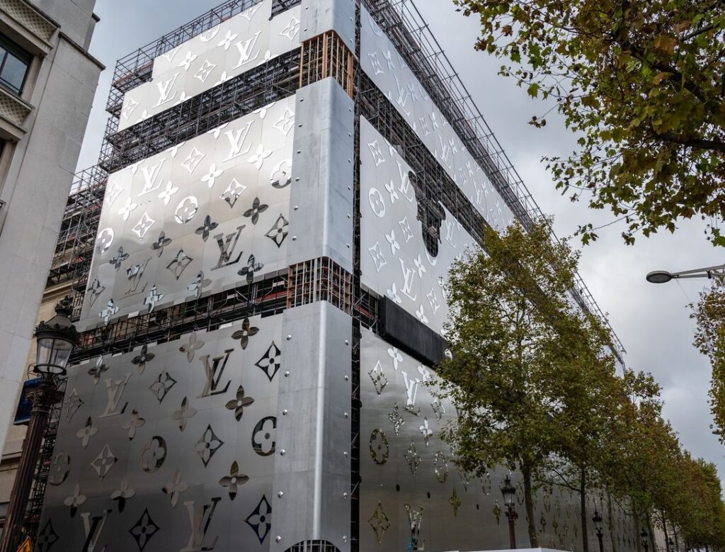 Louis Vuitton rues Bassano Galilée