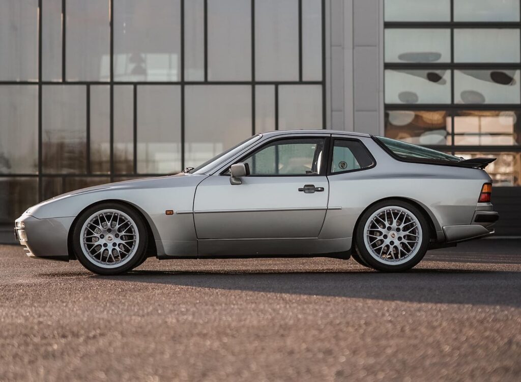 Porsche 944