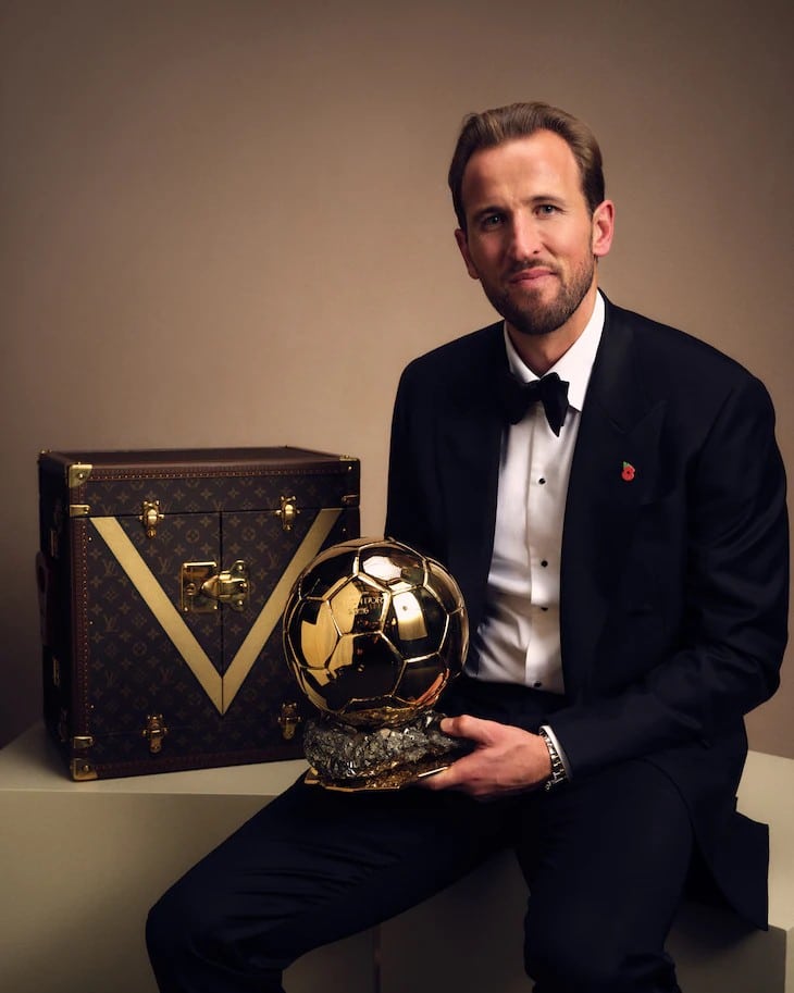 Harry Kane a reçu le Ballon d’Or masculin et Alexia Putellas le Ballon d’Or féminin, lors de la cérémonie du 26 octobre à Londres.
